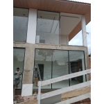 Báo giá lan can kính cường lực tay vịn inox chi tiết từng hạng mục thi công