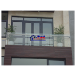 Lắp đặt mẫu lan can kính cường lực chất lượng Củ Chi chuyên nghiệp