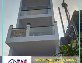 Địa chỉ chuyên thi công lan can cầu thang kính tại TPHCM và các tỉnh lân cận