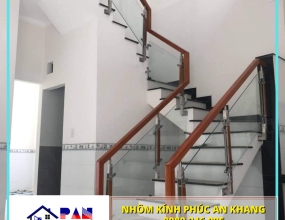 Thi công lan can cầu thang kính tại Phúc An Khang