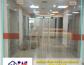 Những lý do bạn nên chọn kính cường lực trong thiết kế nhà ở