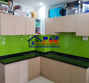 TỦ BẾP NHÔM KÍNH VÂN GỖ