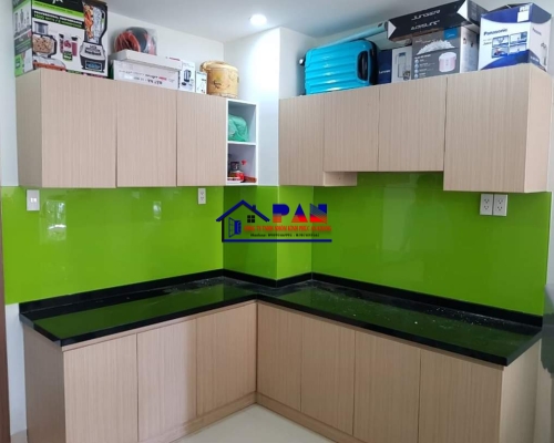 TỦ BẾP NHÔM KÍNH VÂN GỖ