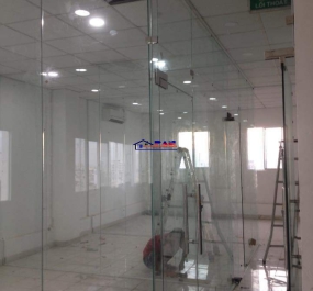 VÁCH NGĂN KÍNH CƯỜNG LỰC VĂN PHÒNG (2) VÁCH NGĂN KÍNH CƯỜNG LỰC VĂN PHÒNG (2)